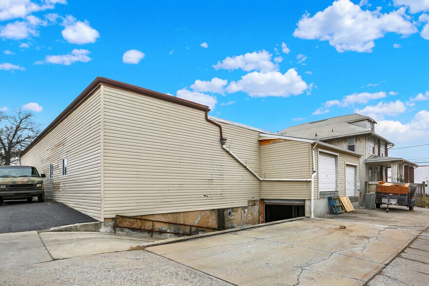 More Photos Of 1915 Lenox St, Harrisburg Freestanding For Sale