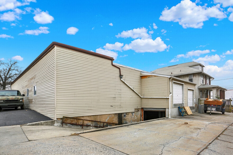 More Photos Of 1915 Lenox St, Harrisburg General Retail For Sale