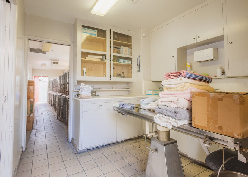 More Photos Of 11149 Garvey Ave, South El Monte Veterinarian Kennel For Sale