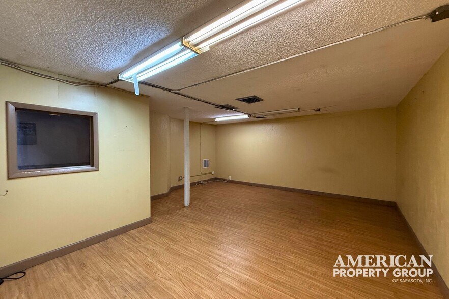 More Photos Of 6099 Deacon Rd, Sarasota Warehouse For Sale