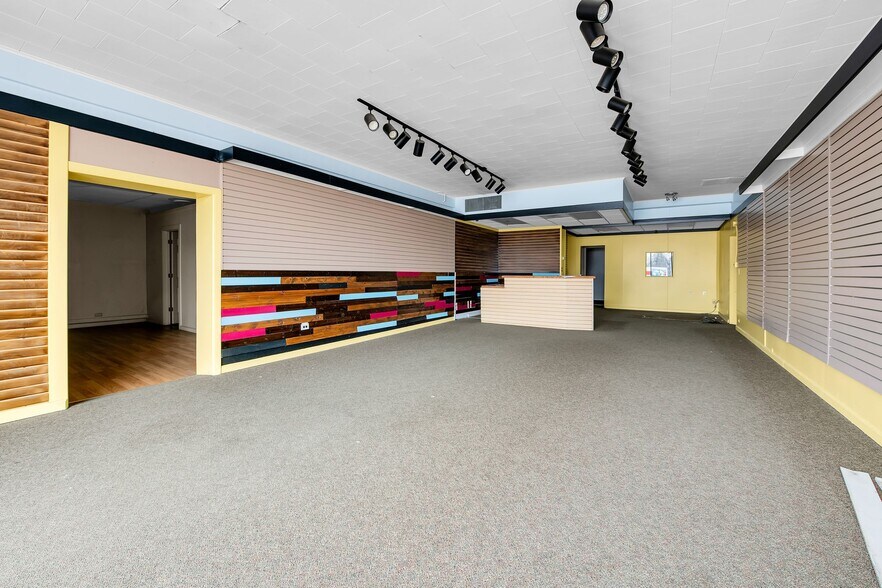 More Photos Of 307-341 E 11 Mile Rd, Madison Heights Freestanding For Sale