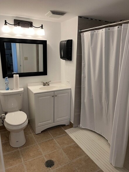 More Photos Of 4450 Westbrook Dr, Aurora Unknown For Lease