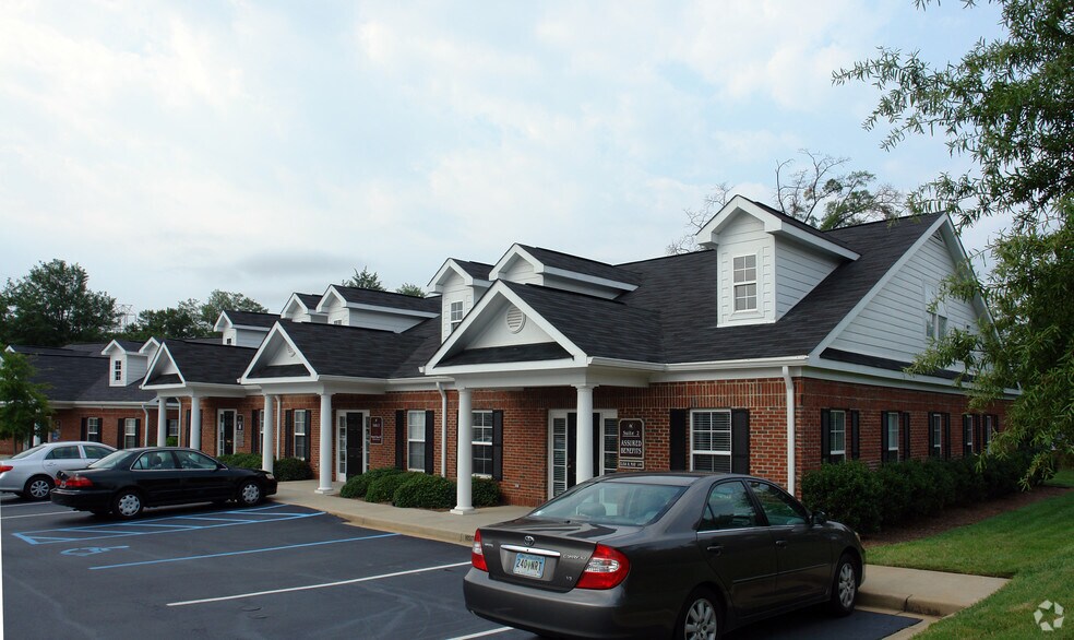 More Photos Of 2-6 McKenna Commons Ct, Greenville Office For Lease