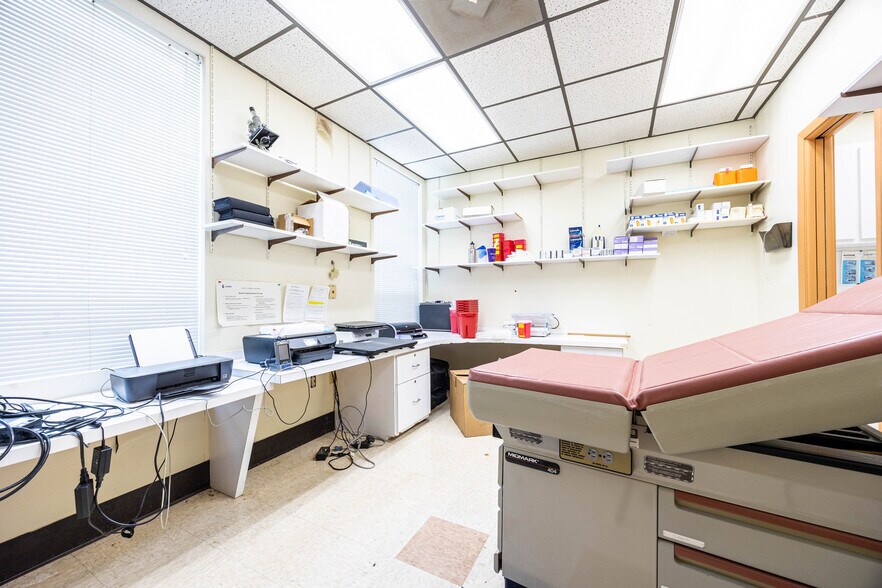 More Photos Of 1226 SW Main Blvd, Lake City Medical For Sale