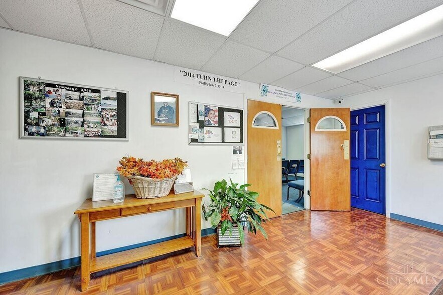 More Photos Of 10456 Pippin Rd, Cincinnati Office For Sale