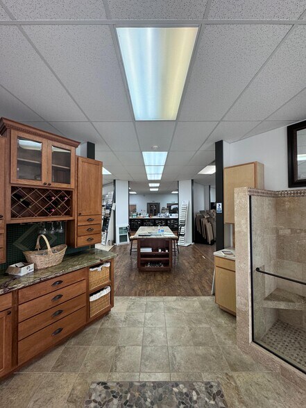 More Photos Of 1004 Spring Cypress Rd, Spring Showroom For Sale