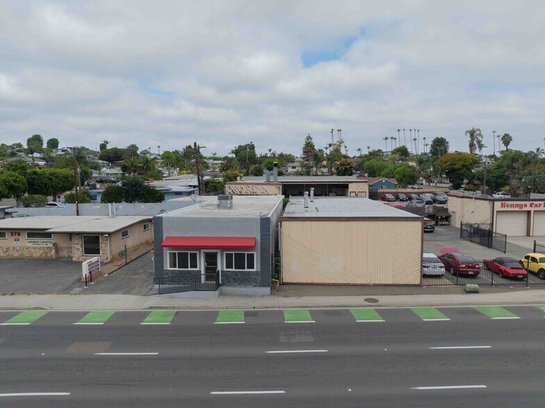 More Photos Of 410 Vista Village Dr, Vista Freestanding For Lease