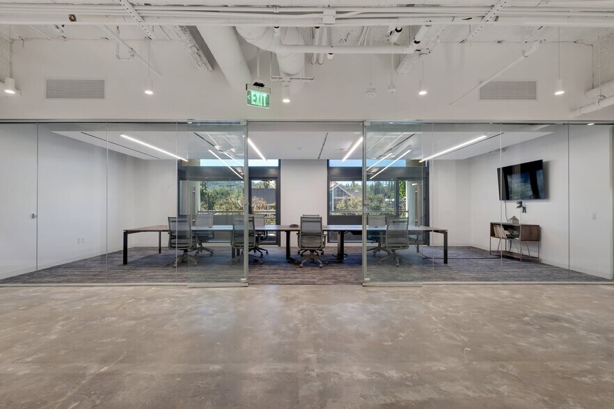 More Photos Of 15821 Ventura Blvd, Encino Office For Lease