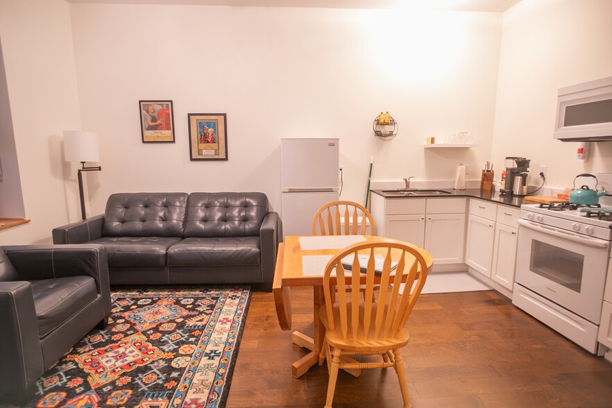 More Photos Of 201 N Main St, Elkader Flex For Sale