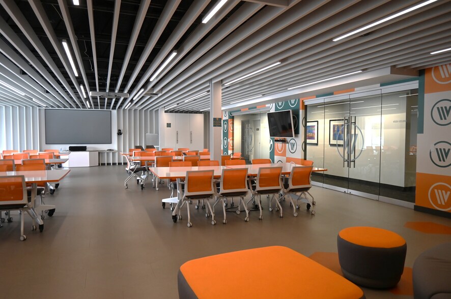 More Photos Of 40700 Woodward Ave, Bloomfield Hills Office For Sale