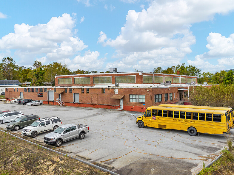 Primary Photo Of 701 Oriole Dr, Hendersonville Warehouse For Sale