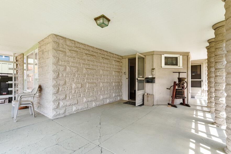 More Photos Of 15522 Madison Ave, Lakewood General Retail For Sale