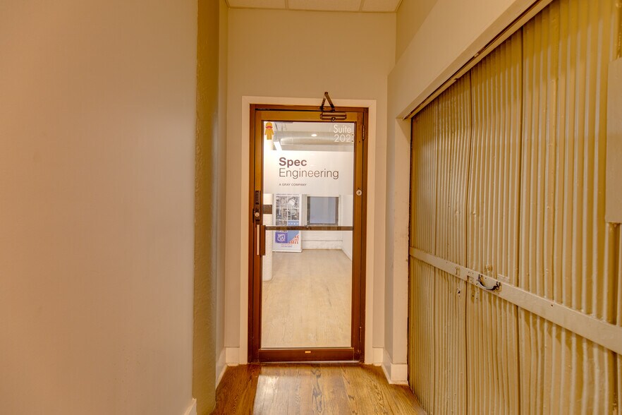 More Photos Of 11 E Hubbard St, Chicago Office For Lease