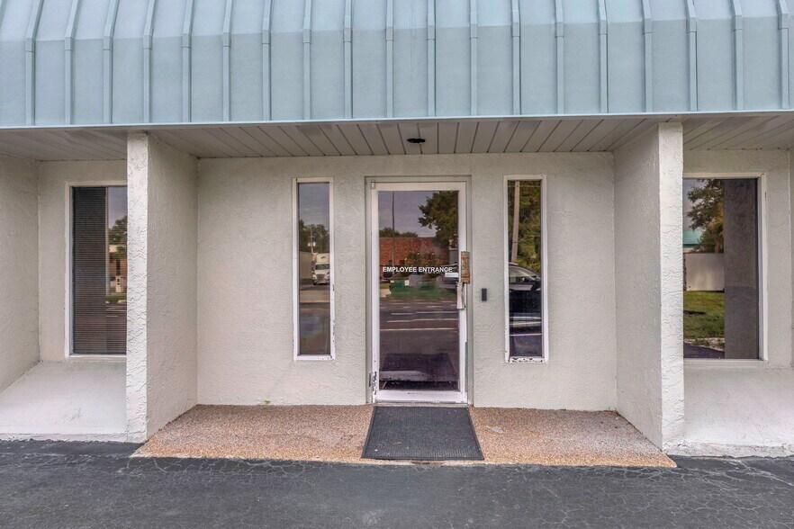 More Photos Of 10781 75th St N, Seminole Light Manufacturing For Lease