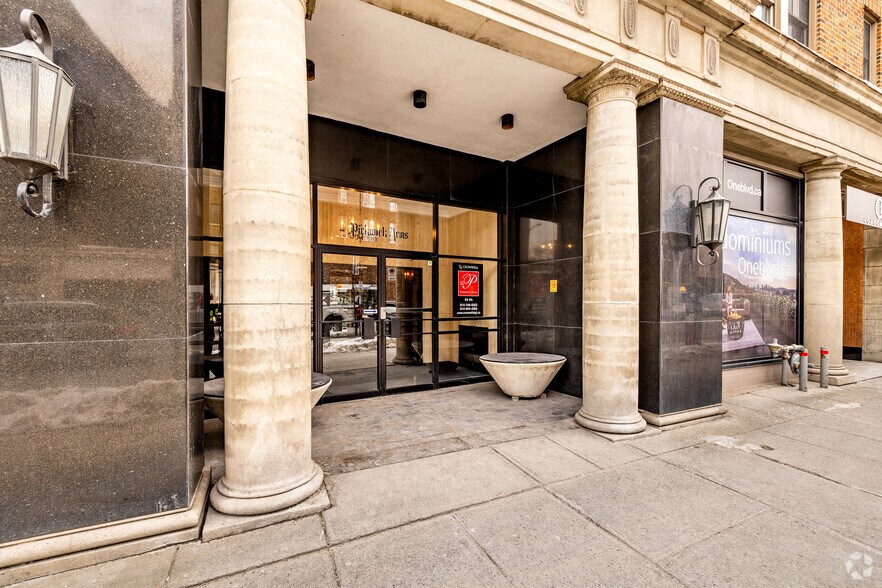 More Photos Of 5010 Rue Sherbrooke W, Westmount Apartments For Lease