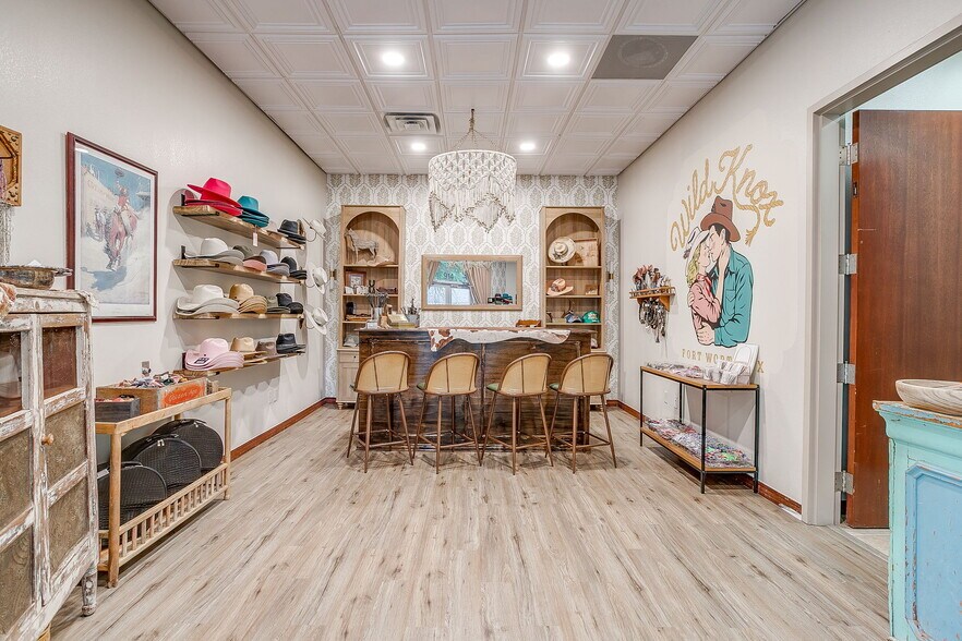 More Photos Of 914 N Sylvania Ave, Fort Worth Medical For Lease