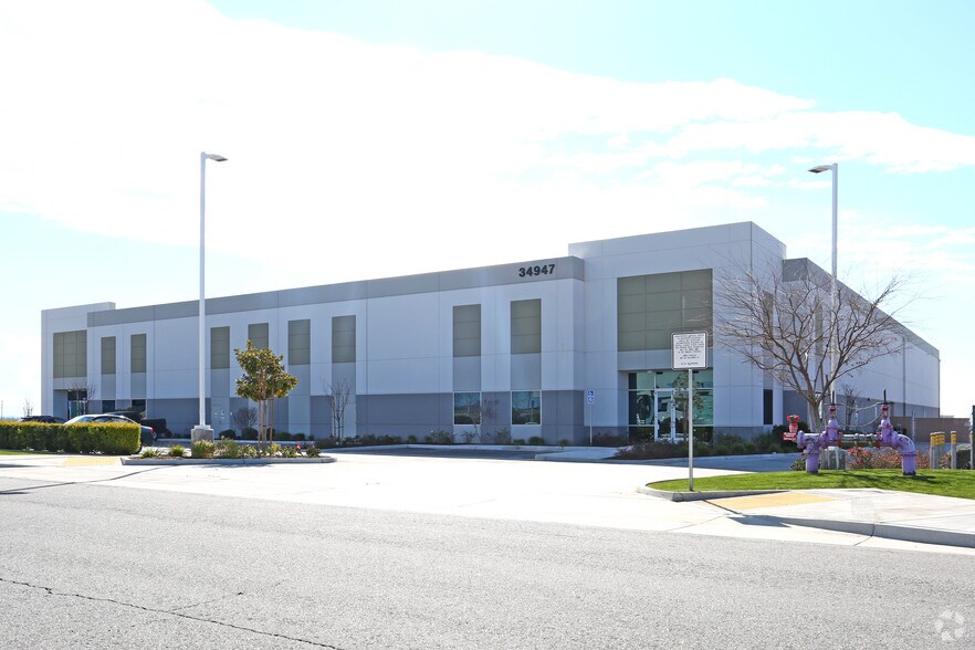 More Photos Of 34943-34947 Flyover Ct, Bakersfield Warehouse For Lease