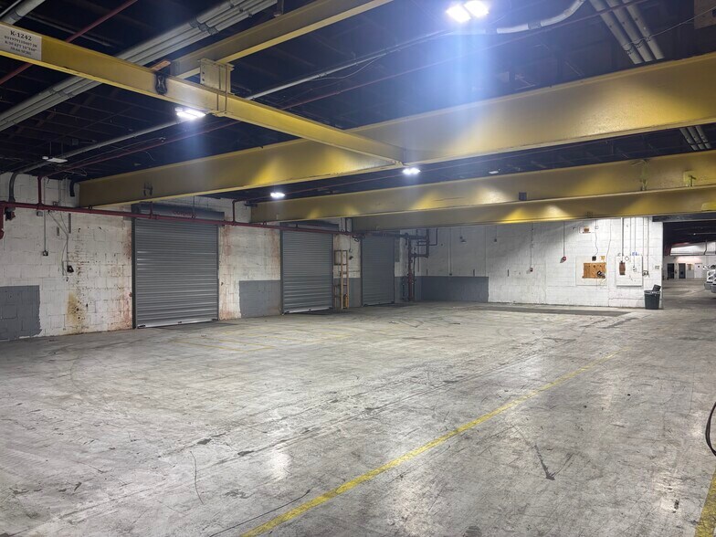More Photos Of 2 Amboy Ave, Woodbridge Warehouse For Lease