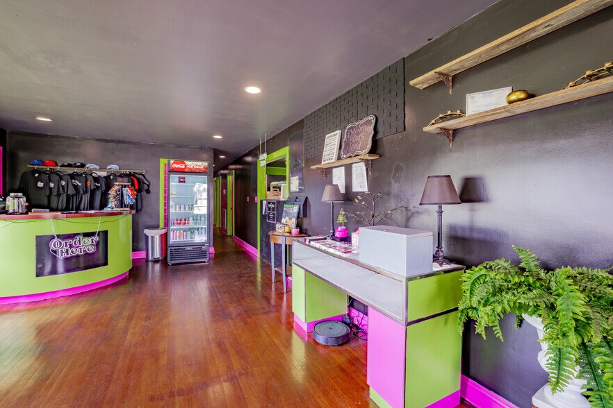 More Photos Of 1840 Volunteer Pky, Bristol Storefront Retail Residential For Sale