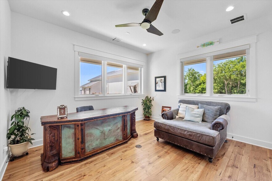 More Photos Of 121 Elm, Kerens Lodge Meeting Hall For Sale