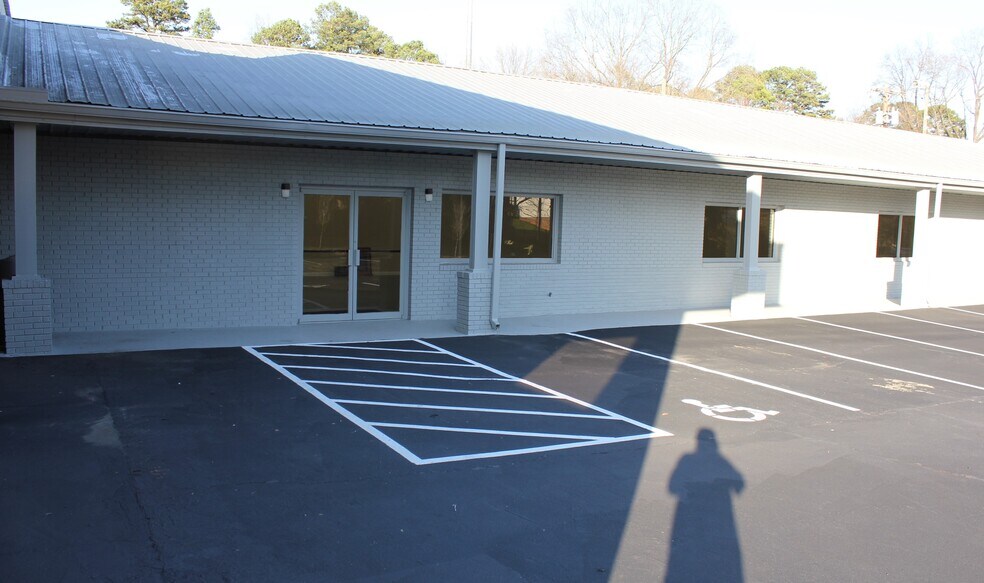 More Photos Of 2914 Gibbon Rd, Charlotte Freestanding For Lease