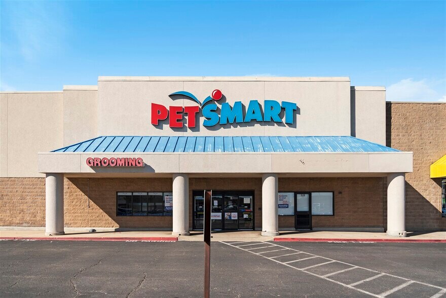 More Photos Of 410-530 S Rangeline Rd, Joplin Storefront For Sale