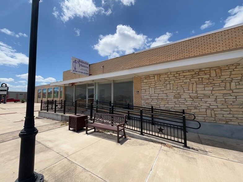 Primary Photo Of 209 W Avenue D, Copperas Cove Freestanding For Lease