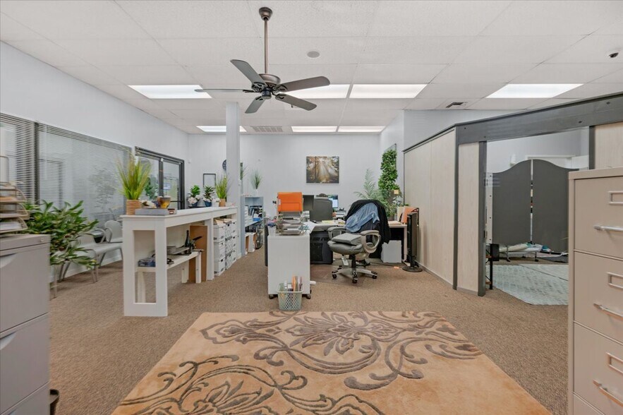 More Photos Of 339 W D St, Lemoore Storefront For Sale