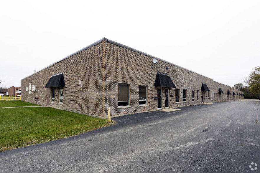 More Photos Of 1001 W Republic Dr, Addison Warehouse For Lease
