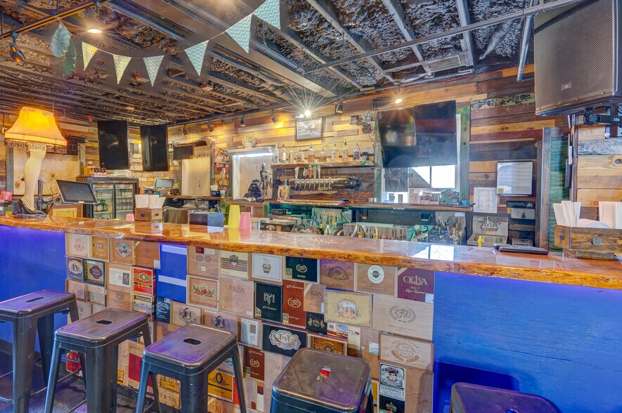 More Photos Of 135 Duval St, Key West Bar For Lease