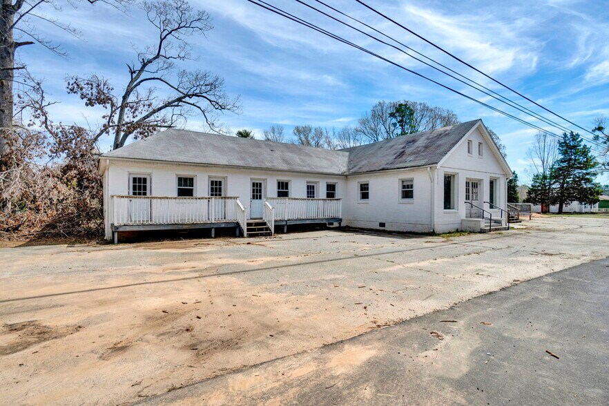 More Photos Of 12117 Highway 221, Woodruff Office For Sale