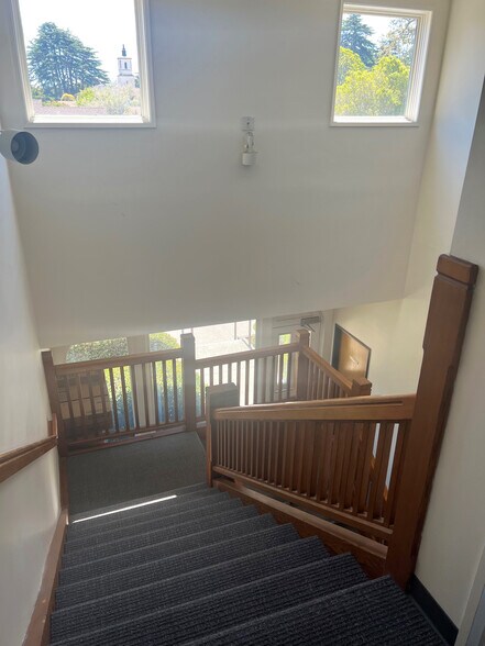 More Photos Of 1110 Eugenia Pl, Carpinteria Office For Lease