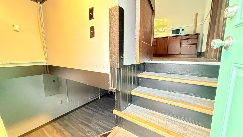 More Photos Of 180 N US 31, New Whiteland Loft Creative Space For Lease