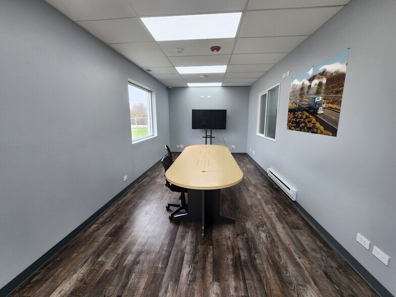 More Photos Of 1280-1330 Powis Rd, West Chicago Truck Terminal For Sale