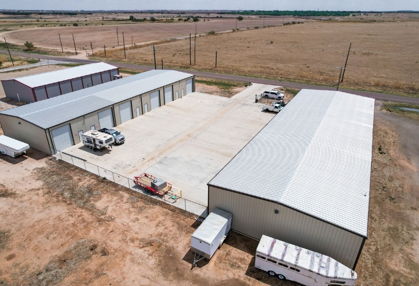 More Photos Of 3611 N County Road 2000, Lubbock Warehouse For Lease