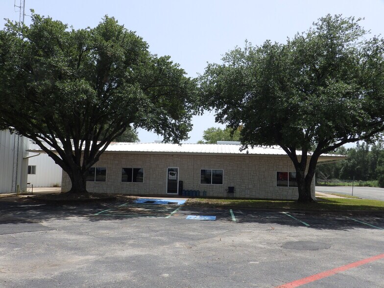More Photos Of 2005 Tile Factory Rd, Palestine Manufacturing For Lease