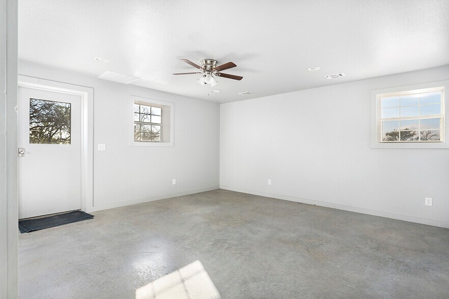 More Photos Of 241 Miracle Mile, Stonewall Office Residential For Lease