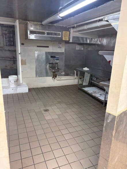 More Photos Of 4918-4934 Broadway, New York Storefront For Lease