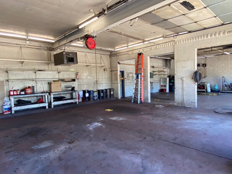More Photos Of 1700 E Old Shakopee Rd, Minneapolis Auto Repair For Sale