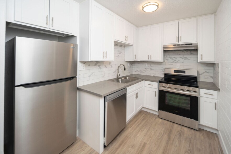 More Photos Of 5623 W Myrtle Ave, Glendale Apartments For Sale