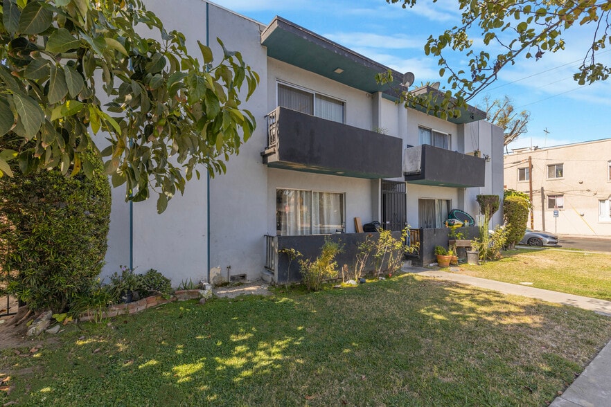 More Photos Of 1596 W 24th St, Los Angeles Apartments For Sale