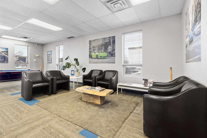 More Photos Of 87 Bentley Ave, Ottawa Industrial For Lease