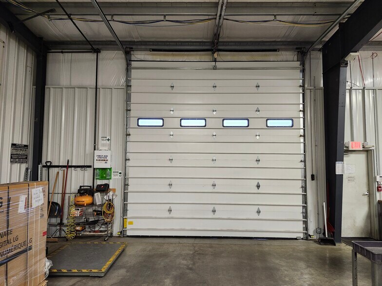 More Photos Of 106 Oak Creek Plz, Bloomington Warehouse For Sale