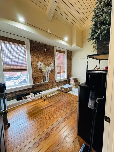 More Photos Of 11 School St, Watkinsville Office For Lease
