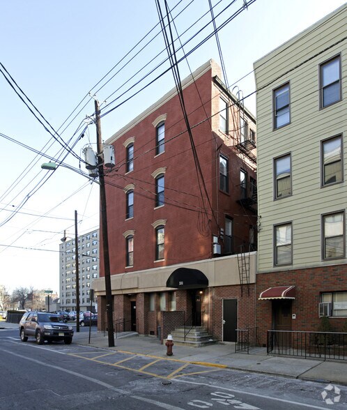 More Photos Of 331 Grand St, Hoboken Office Residential For Lease