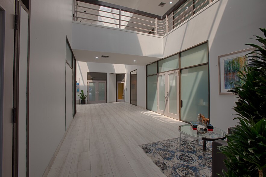 More Photos Of 1710 S Dairy Ashford Rd, Houston Office Residential For Lease