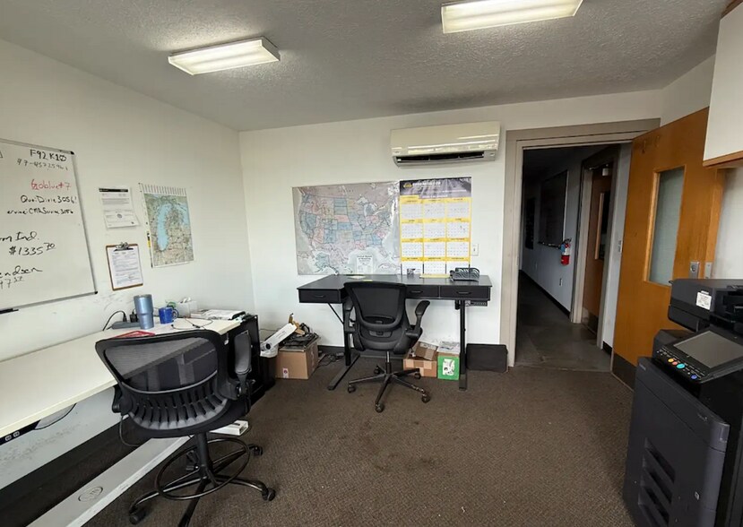 More Photos Of 3086 Dixie Ave SW, Grandville Manufacturing For Lease