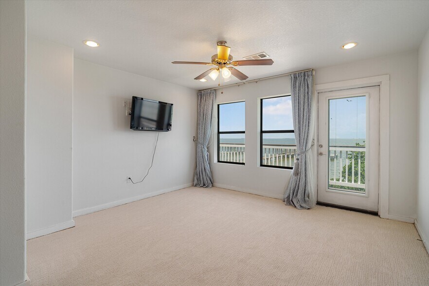 More Photos Of 804 Bay Ave, Kemah Specialty For Sale