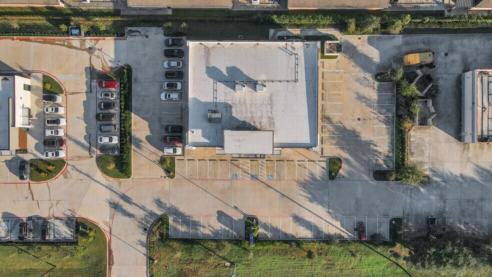 More Photos Of 10423 N Sam Houston Pky E, Humble Sports And Entertainment For Sale