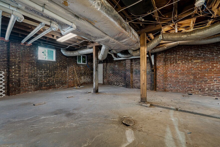 More Photos Of 114 E Unaka Ave, Johnson City Office Residential For Sale